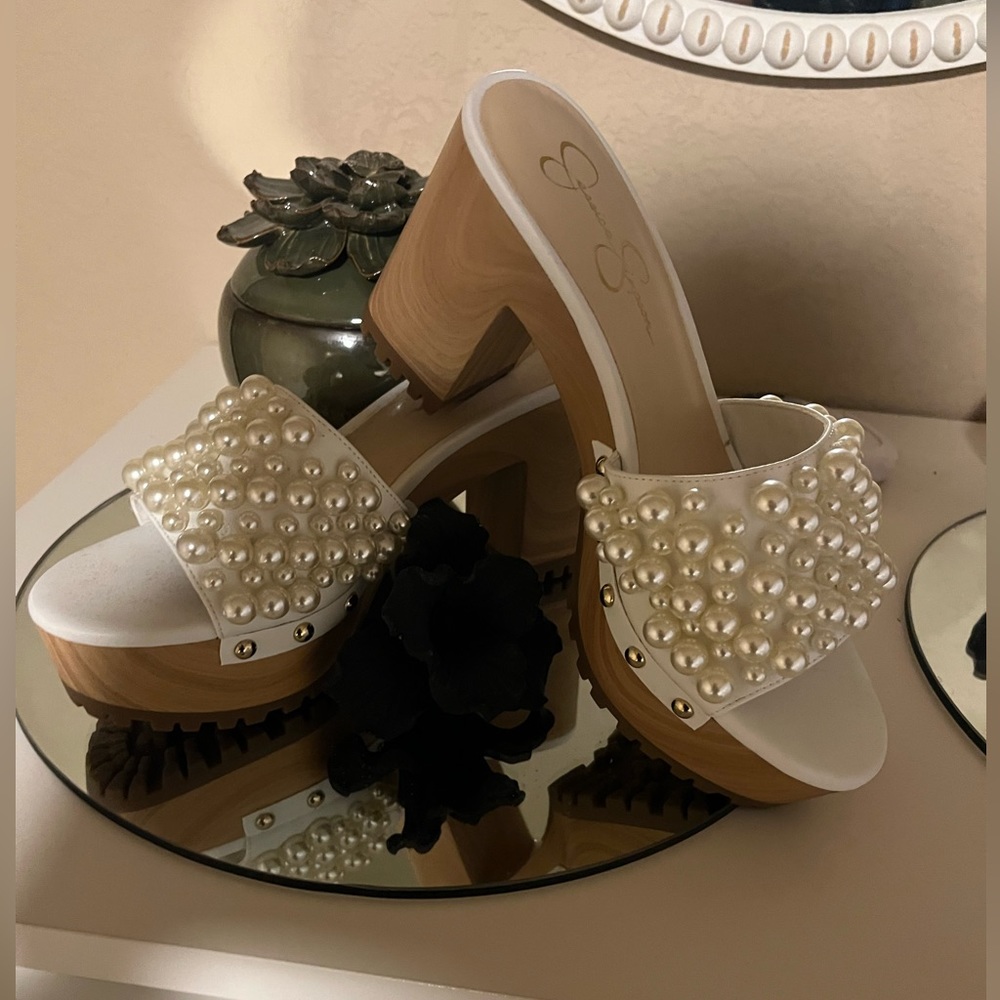 Pearl slide in summer shoes never worn